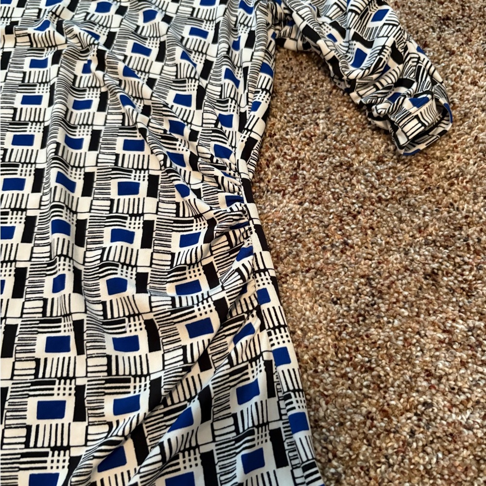 Geometric Blue and White Women's Top - Picture 2 of 5